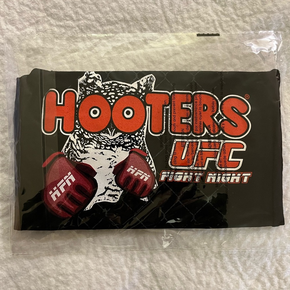 Hooters UFC Tanktop